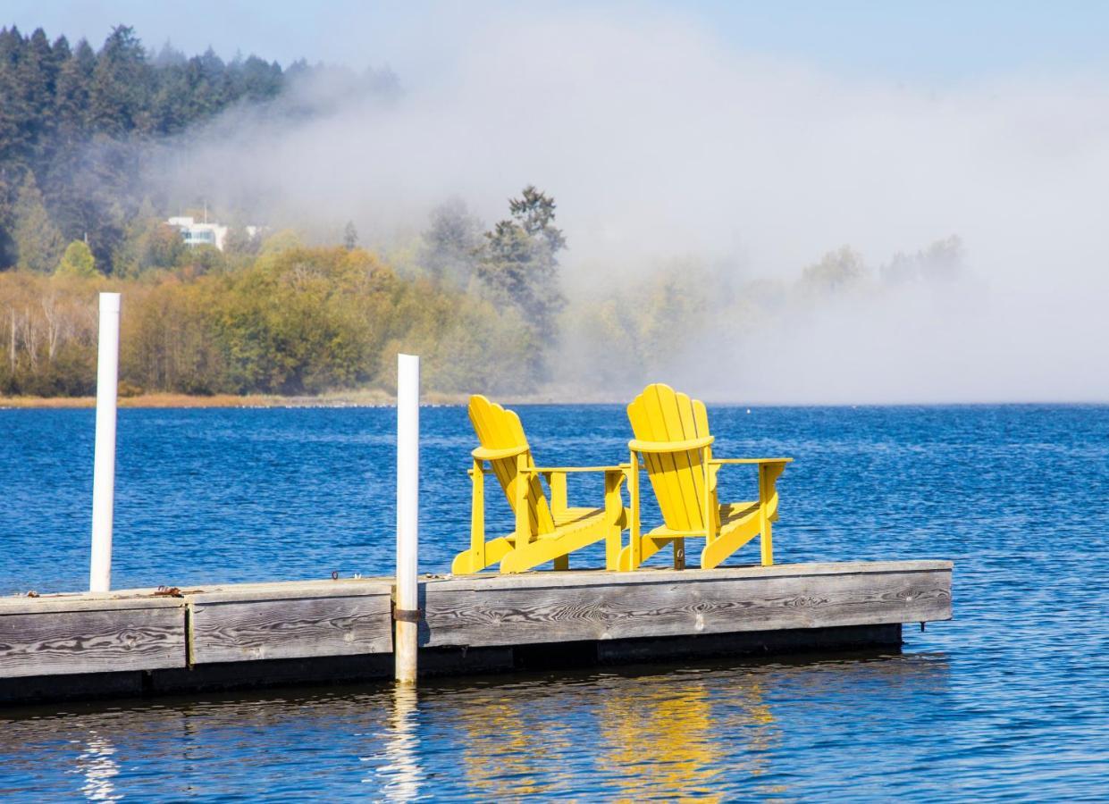 Birds Of A Feather Victoria Oceanfront Studio Suites Colwood Eksteriør bilde