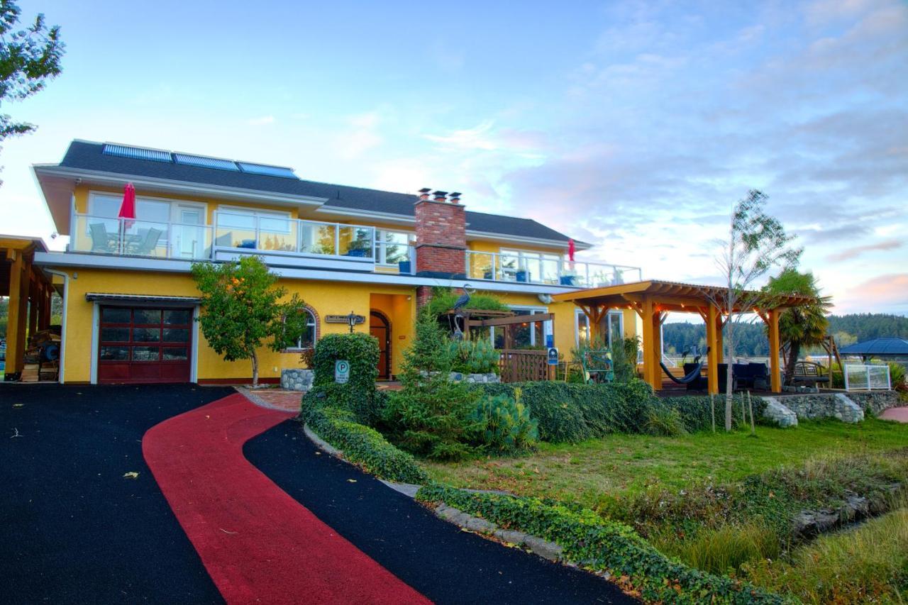 Birds Of A Feather Victoria Oceanfront Studio Suites Colwood Eksteriør bilde