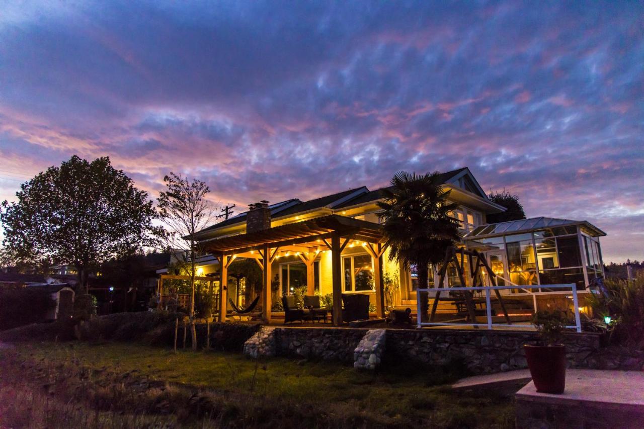 Birds Of A Feather Victoria Oceanfront Studio Suites Colwood Eksteriør bilde