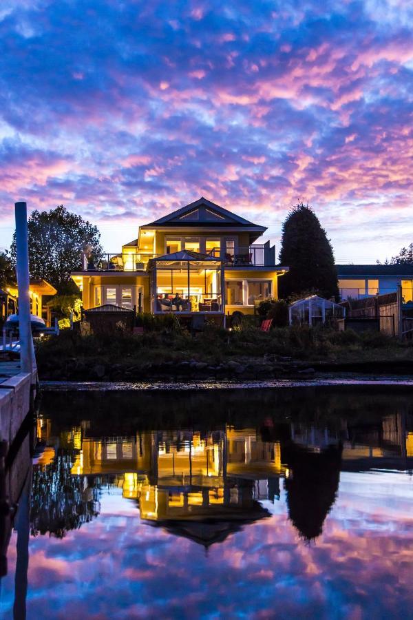 Birds Of A Feather Victoria Oceanfront Studio Suites Colwood Eksteriør bilde