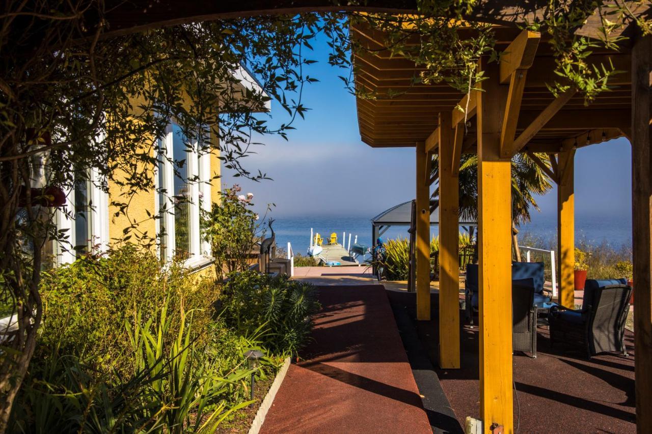 Birds Of A Feather Victoria Oceanfront Studio Suites Colwood Eksteriør bilde