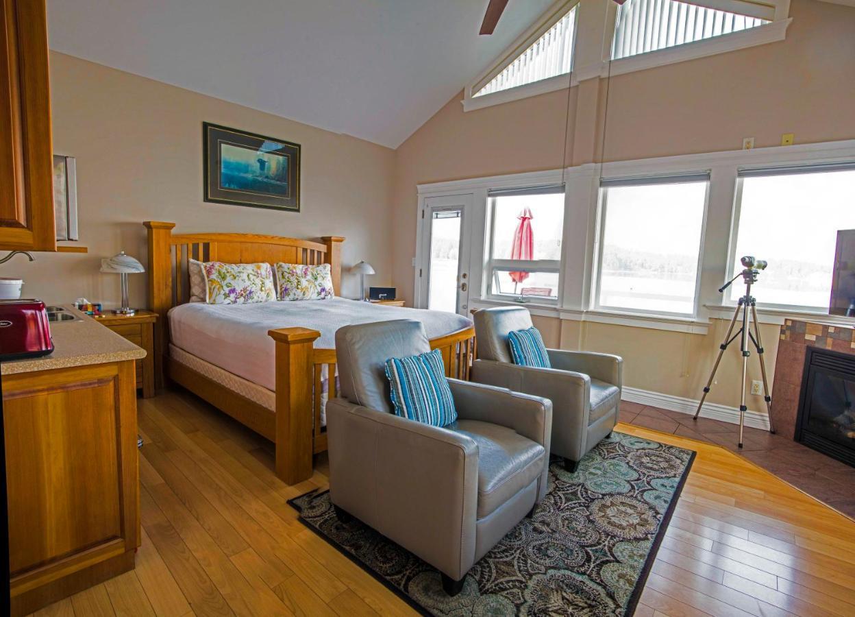 Birds Of A Feather Victoria Oceanfront Studio Suites Colwood Eksteriør bilde