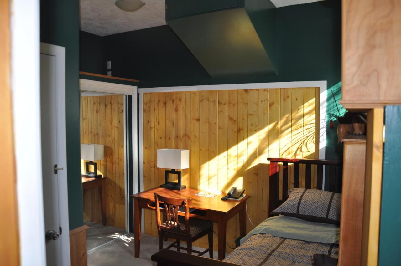 Birds Of A Feather Victoria Oceanfront Studio Suites Colwood Eksteriør bilde