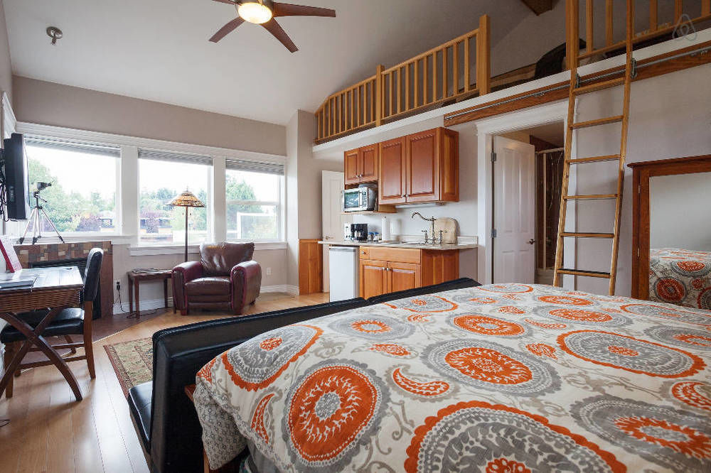 Birds Of A Feather Victoria Oceanfront Studio Suites Colwood Eksteriør bilde