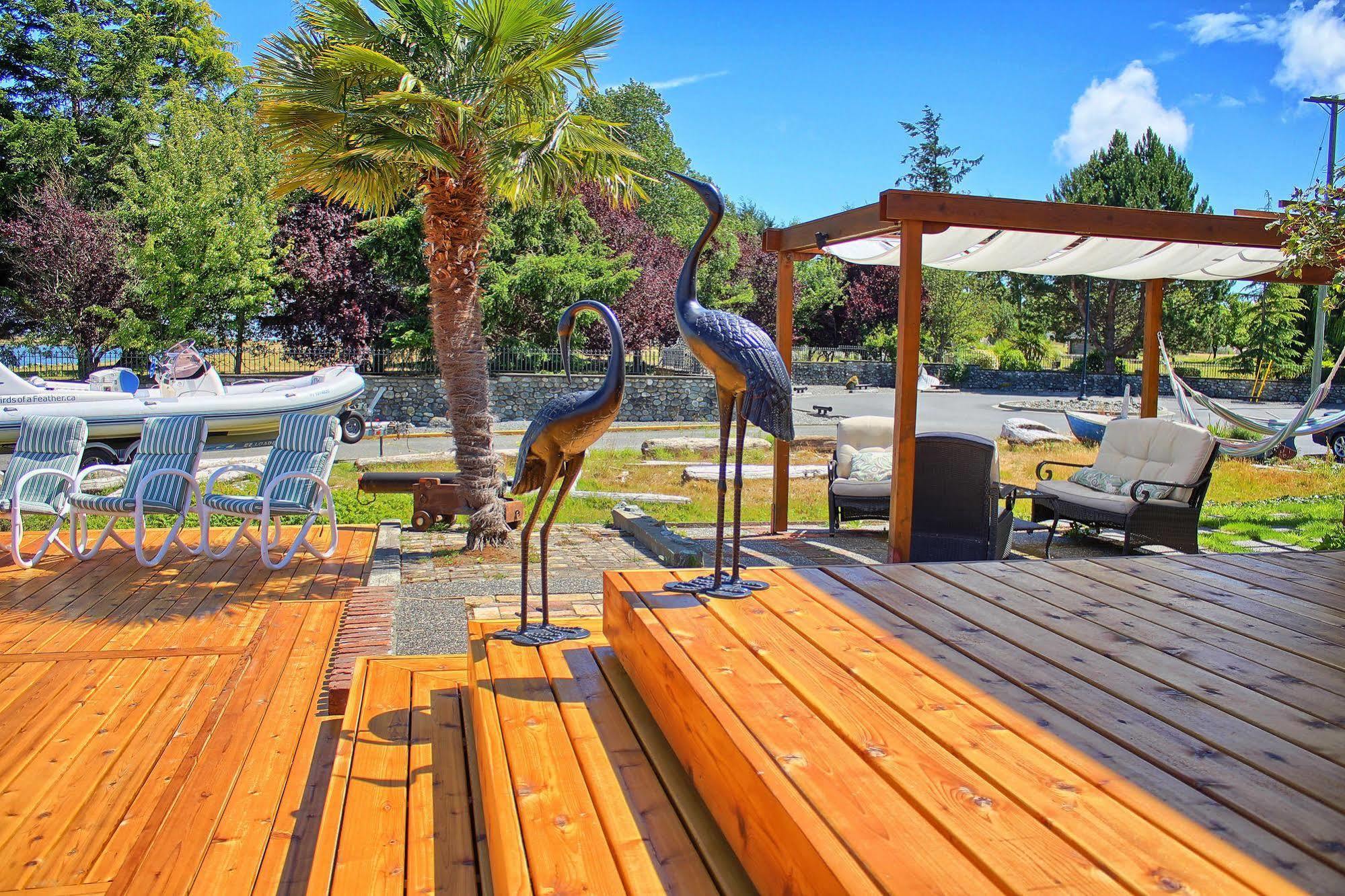 Birds Of A Feather Victoria Oceanfront Studio Suites Colwood Eksteriør bilde