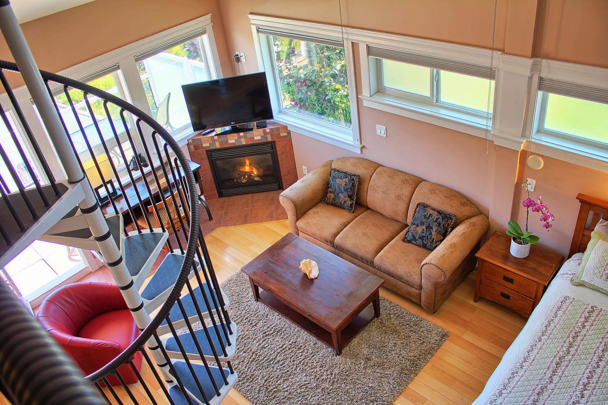 Birds Of A Feather Victoria Oceanfront Studio Suites Colwood Eksteriør bilde